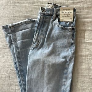 Abercrombie & Fitch | 90’s Slim Jean (Light Wash) | 25